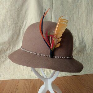 Light Brown Felt Hat with Feather Brooch Pin and Silky Cable Rope Bow
